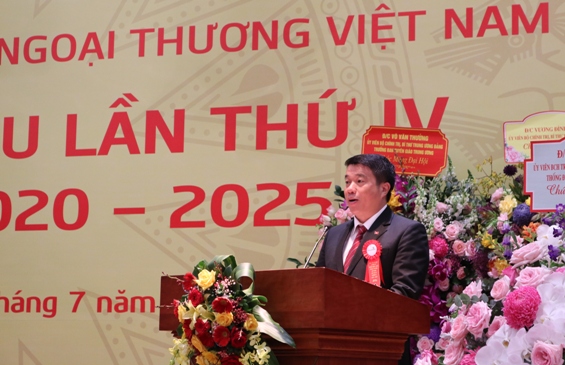 Đồng chí Y Thanh Hà Niê Kđăm - Bí thư Đảng ủy Khối Doanh nghiệp Trung ương phát biểu tại Hội nghị.