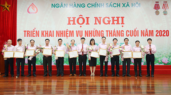 Các tập thể và cá nhân được tuyên dương tại Chương trình.