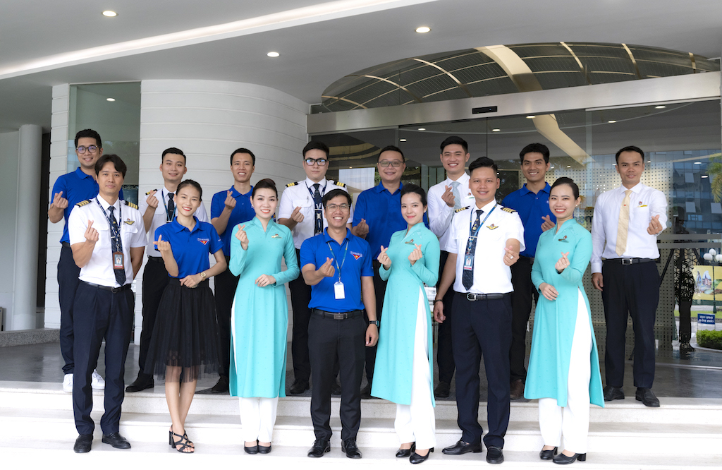 Đây là chuyến bay đầu tiên của ngành hàng không do Đoàn Thanh niên TCT HKVN thực hiện trên hành trình Quốc tế.