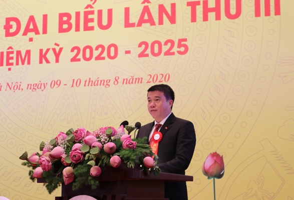 Đồng chí Y Thanh Hà Niê Kđăm - Bí thư Đảng ủy Khối Doanh nghiệp Trung ương phát biểu tại Đại hội.