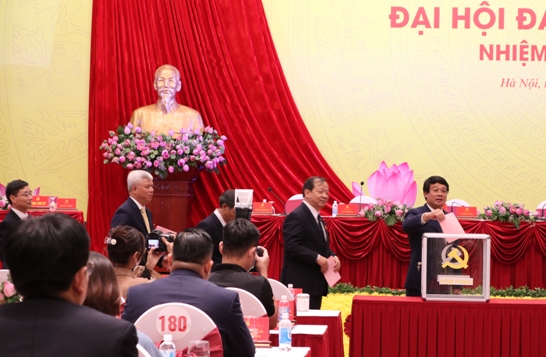 Các đại biểu bỏ phiếu bầu Ban Chấp hành Đảng bộ Tổng công ty nhiệm kỳ 2020 - 2025.