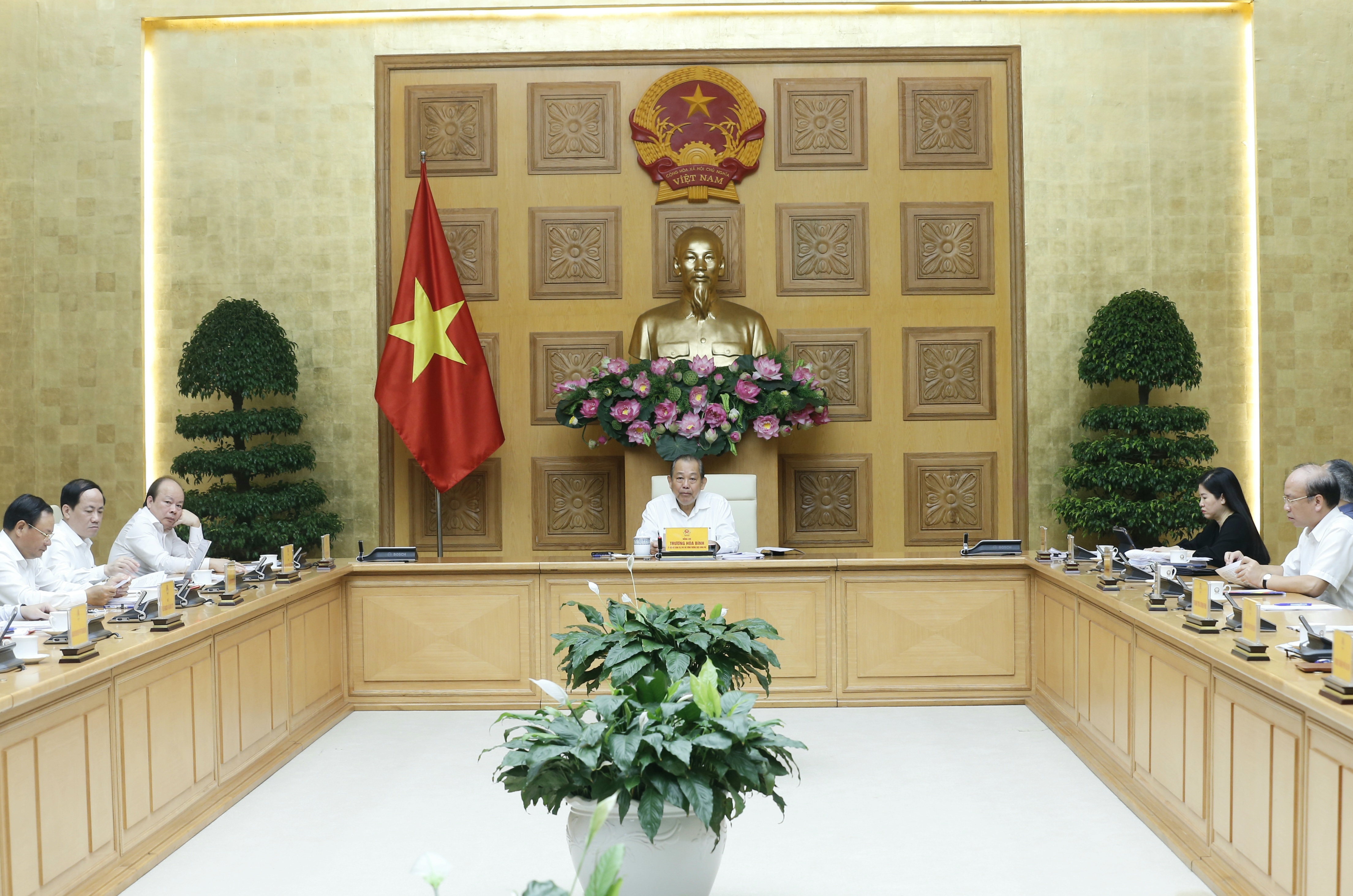 Quang cảnh cuộc họp.