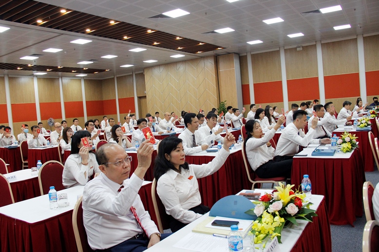 Đại biểu biểu quyết thông qua các nội dung quan trọng của Đại hội.