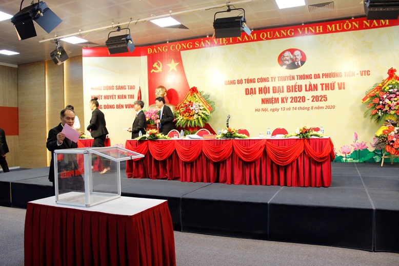 Các đại biểu bỏ phiếu bầu Ban Chấp hành Đảng bộ Tổng công ty VTC Việt Nam, nhiệm kỳ 2020 - 2025.