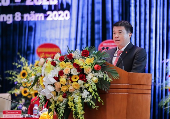 Đồng chí Y Thanh Hà Niê Kđăm - Ủy viên dự khuyết Trung ương Đảng, Bí thư Đảng ủy Khối Doanh nghiệp Trung ương phát biểu chỉ đạo Đại hội.