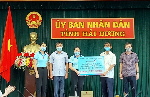 VietinBank ủng hộ tỉnh Hải Dương 5 tỷ đồng phòng, chống dịch COVID-19.