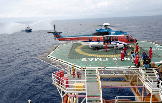 Đổi ca trên Giàn Chim Sáo.