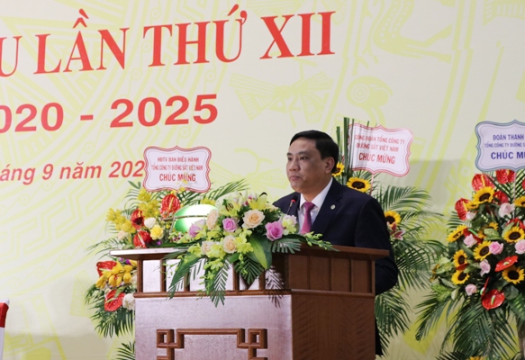 Đồng chí Hoàng Giang, Phó Bí thư Đảng ủy Khối Doanh nghiệp Trung ương phát biểu tại Hội nghị.