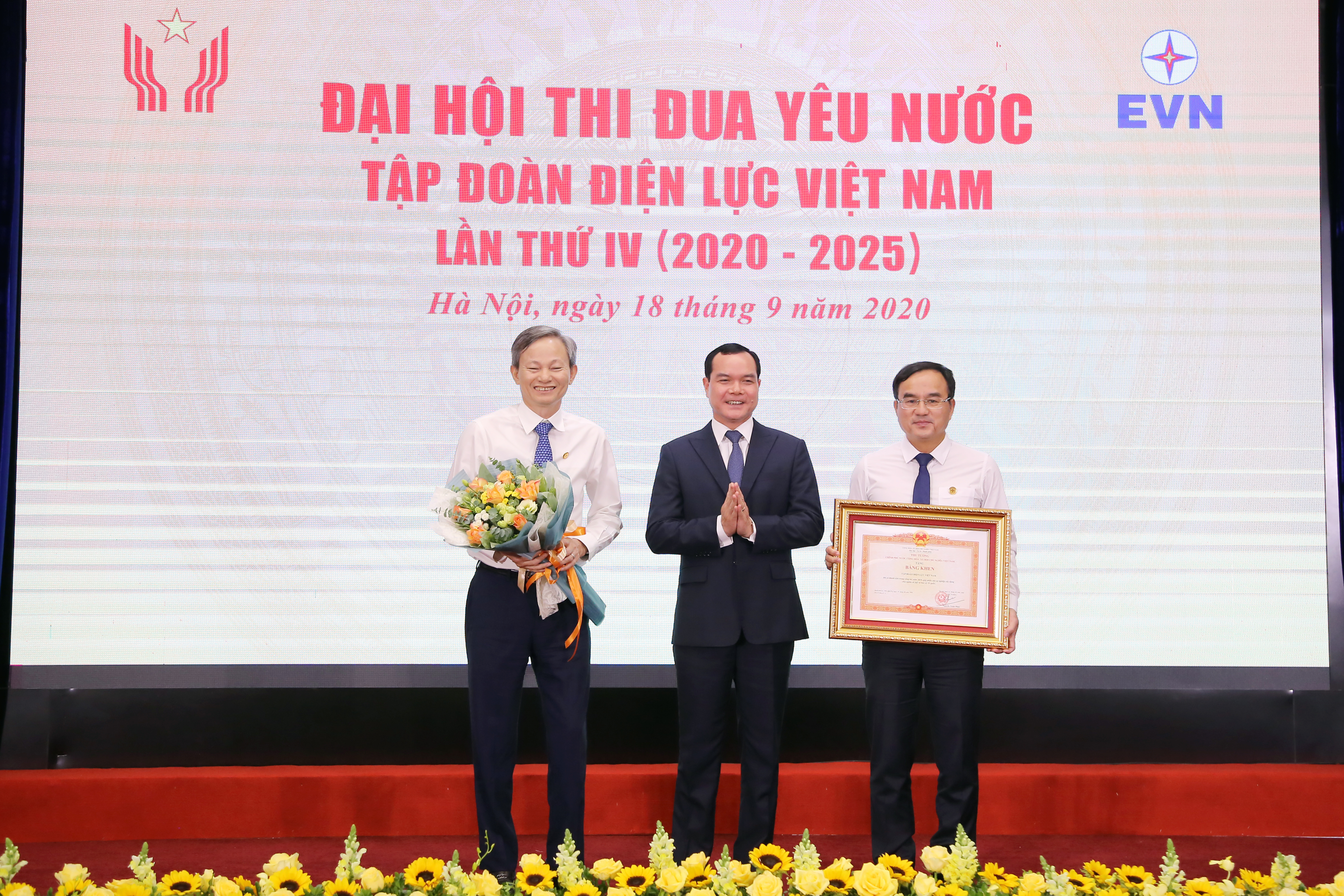 EVN nhận Bằng khen của Thủ tướng Chính phủ về thành tích  trong công tác năm 2019 góp phần vào sự nghiệp xây dựng chủ nghĩa xã hội và bảo vệ Tổ quốc.