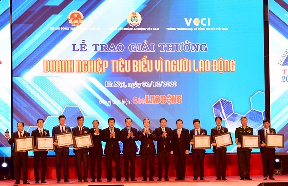 Các doanh nghiệp khác được Thủ tướng Chính phủ tặng Bằng khen.