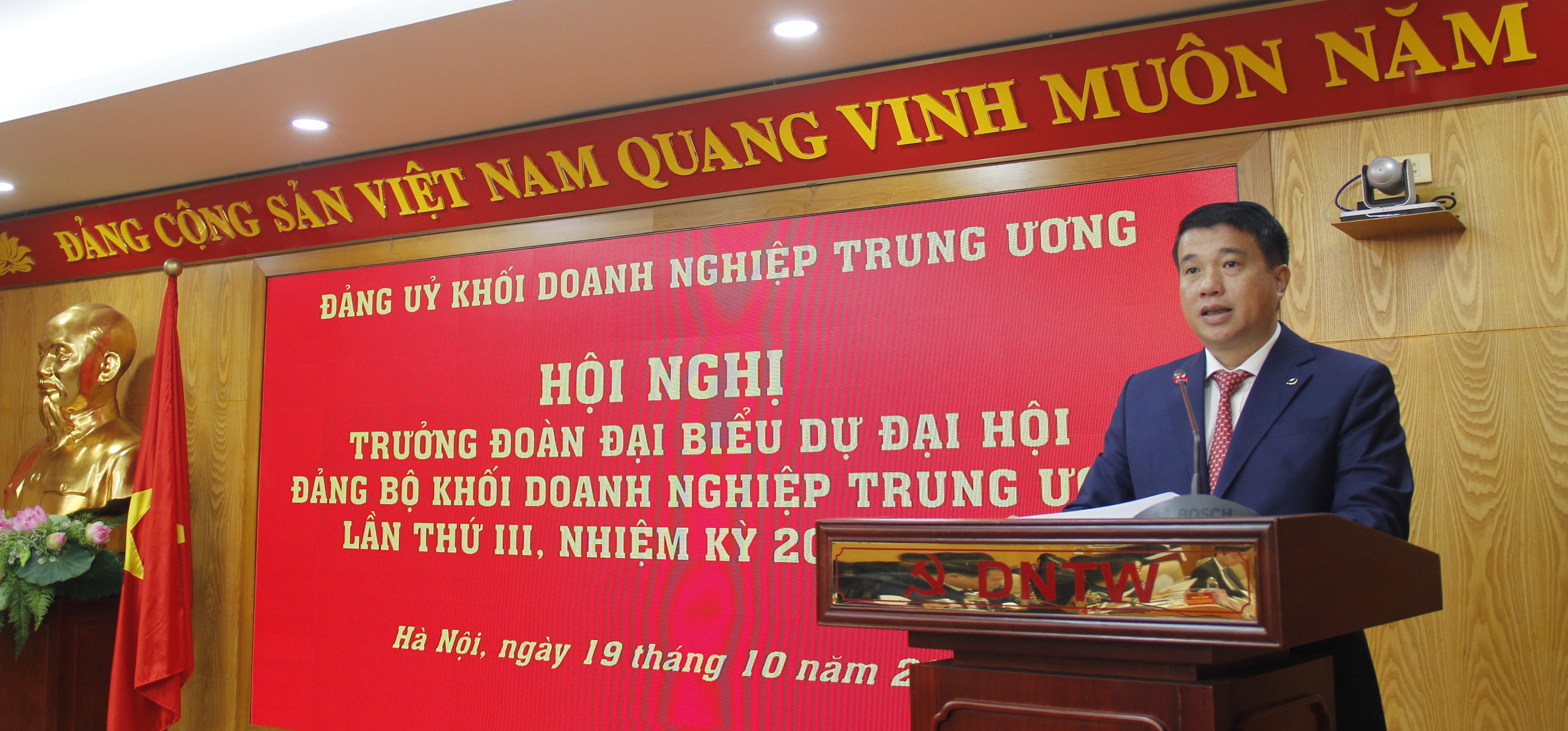 Cũng trong buổi sáng 19-10, Đảng ủy Khối tổ chức họp các trưởng đoàn, thư ký đoàn đại biểu dự Đại hội.