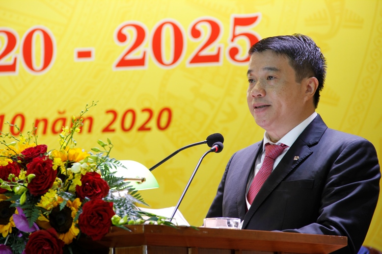 Đồng chí Y Thanh Hà Niê Kđăm, Ủy viên dự khuyết Ban Chấp hành Trung ương Đảng, Bí thư Đảng ủy Khối Doanh nghiệp Trung ương phát biểu khai mạc Đại hội.