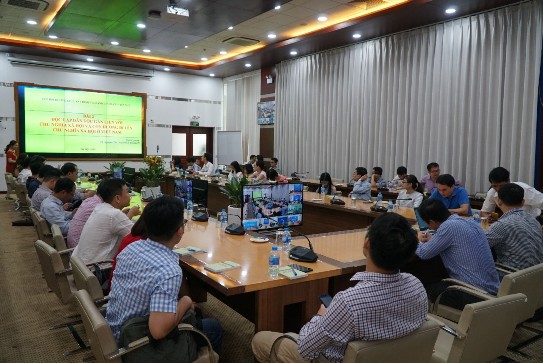 Các Đảng viên mới của MobiFone tham dự lớp bồi dưỡng lý luận chính trị.