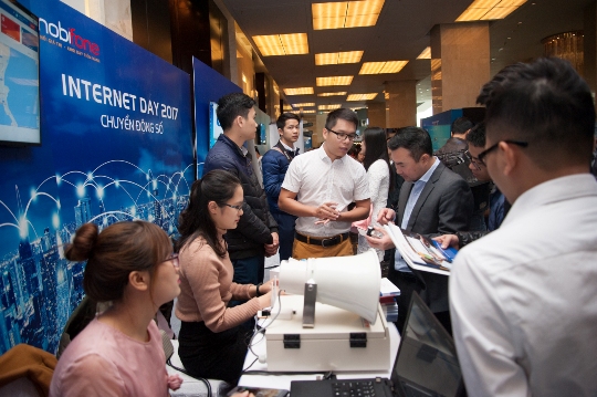 Gian hàng của MobiFone tại các Hội trợ, triển lãm về công nghệ thông tin, truyền thông luôn nhận được sự quan tâm lớn của khách tham quan.