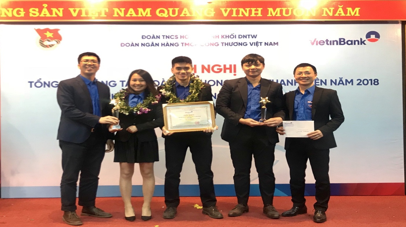 Cán bộ TTDVKH nhận giải thưởng cuộc thi Sáng tạo trẻ lần thứ II  do Đoàn TN NHCT VN tổ chức .