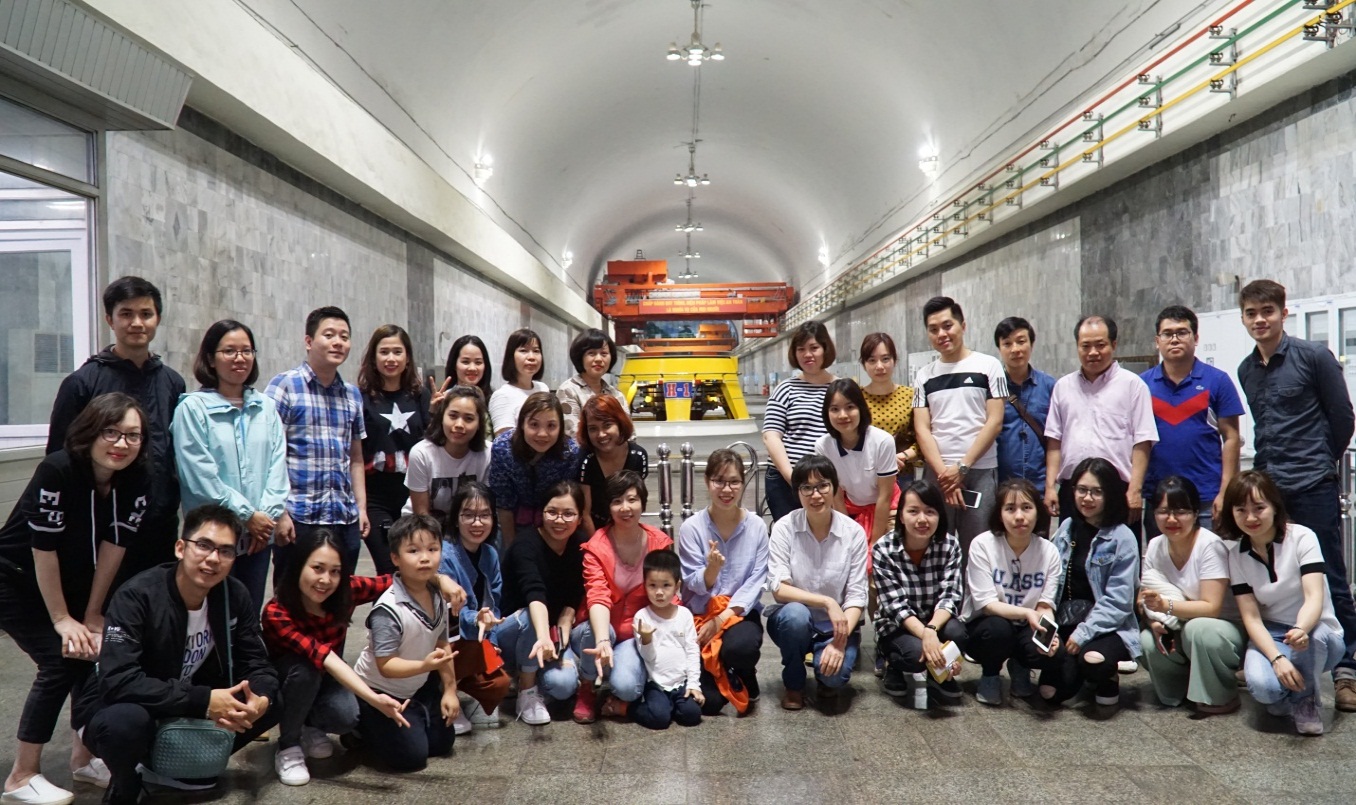 Trung tâm Dịch vụ Khách hàng thăm Nhà máy thủy điện Sông Đà.