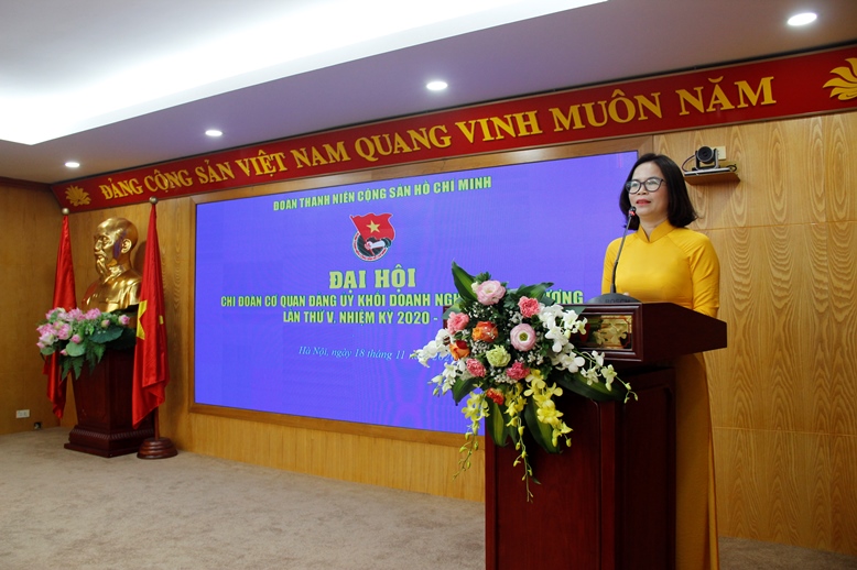 đồng chí Hoàng Thị Minh Thu, Ủy viên Ban Chấp hành Đảng bộ Khối Doanh nghiệp Trung ương, Bí thư Đoàn Khối DNTW phát biểu chỉ đạo.