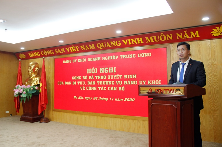 Đồng chí Nguyễn Trung Hiếu, Ủy viên Ban Thường vụ, Trưởng Ban Tuyên giáo Đảng ủy Khối phát biểu nhận nhiệm vụ.