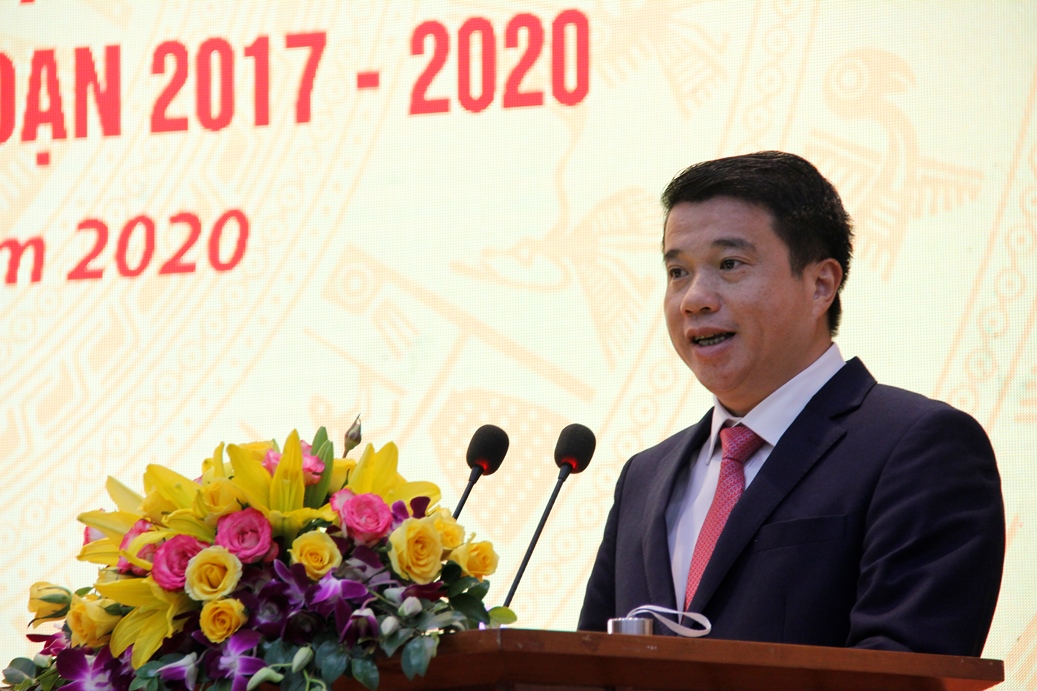 Đồng chí Y Thanh Hà Niê Kđăm, Ủy viên dự khuyết Trung ương Đảng, Bí thư Đảng ủy Khối Doanh nghiệp Trung ương  phát biểu khai mạc và báo cáo tổng kết đợt thi đua, tuyên dương bí thư chi bộ tiêu biểu.