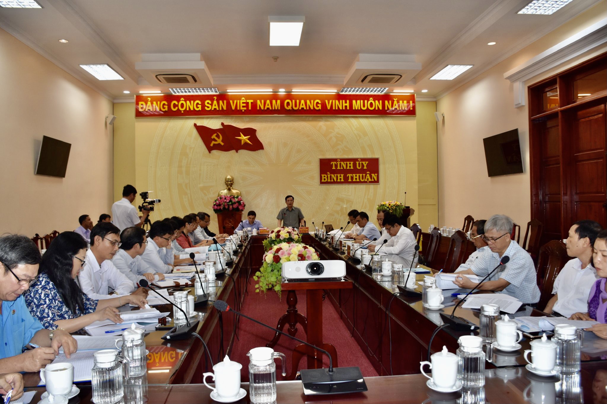 Quang cảnh buổi làm việc.