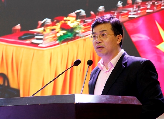 Đồng chí Nguyễn Trung Hiếu - Ủy viên Ban Thường vụ, Trưởng Ban Tuyên giáo Đảng ủy Khối Doanh nghiệp Trung ương quán triệt những nội dung cơ bản của Nghị quyết Đại hội đại biểu Đảng bộ Khối Doanh nghiệp Trung ương lần thứ III, nhiệm kỳ 2020 - 2025.