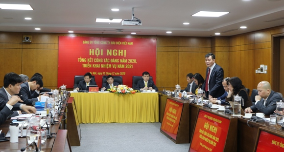 Đồng chí Nguyễn Đức Phong, Phó Bí thư Đảng ủy Khối Doanh nghiệp Trung ương dự và phát biểu tại Hội nghị.