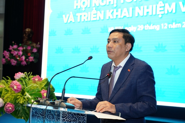 Đồng chí Hoàng Giang, Phó Bí thư Đảng ủy Khối Doanh nghiệp Trung ương phát biểu tại Hội nghị.