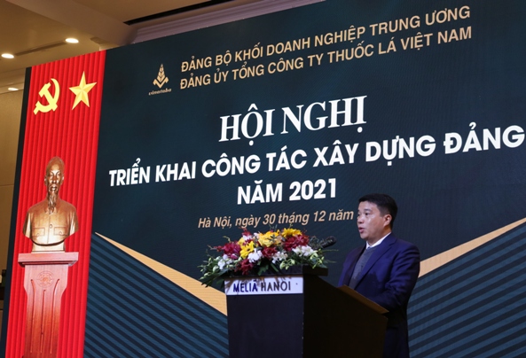 Đồng chí Y Thanh Hà Niê Kđăm - Bí thư Đảng ủy Khối Doanh nghiệp Trung ương phát biểu tại Hội nghị.