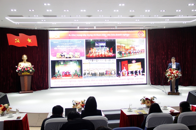 Đồng chí Nguyễn Trung Hiếu - Ủy viên Ban Thường vụ, Trưởng Ban Tuyên giáo Đảng ủy Khối Doanh nghiệp Trung ương quán triệt  Nghị quyết.