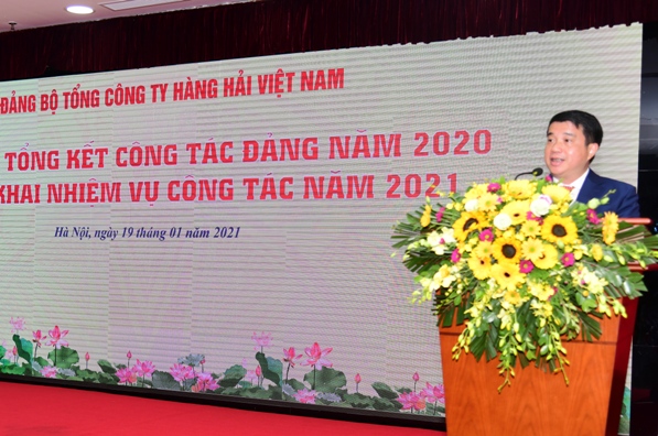 Đồng chí Y Thanh Hà Niê Kđăm - Bí thư Đảng ủy Khối Doanh nghiệp Trung ương phát biểu tại Hội nghị.