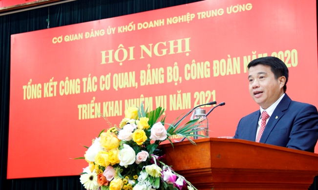 Đồng chí Y Thanh Hà Niê Kđăm - Ủy viên dự khuyết Ban Chấp hành Trung ương Đảng, Bí thư Đảng ủy Khối phát biểu tại Hội nghị.