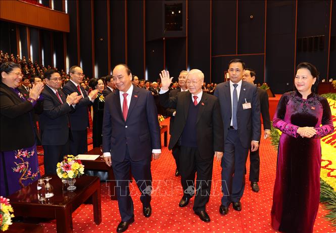 ổng Bí thư, Chủ tịch nước Nguyễn Phú Trọng cùng các đồng chí Ủy viên Bộ Chính trị: Thủ tướng Chính phủ Nguyễn Xuân Phúc, Chủ tịch Quốc hội Nguyễn Thị Kim Ngân đến dự phiên họp trù bị Đại hội XIII của Đảng. Ảnh: TTXVN