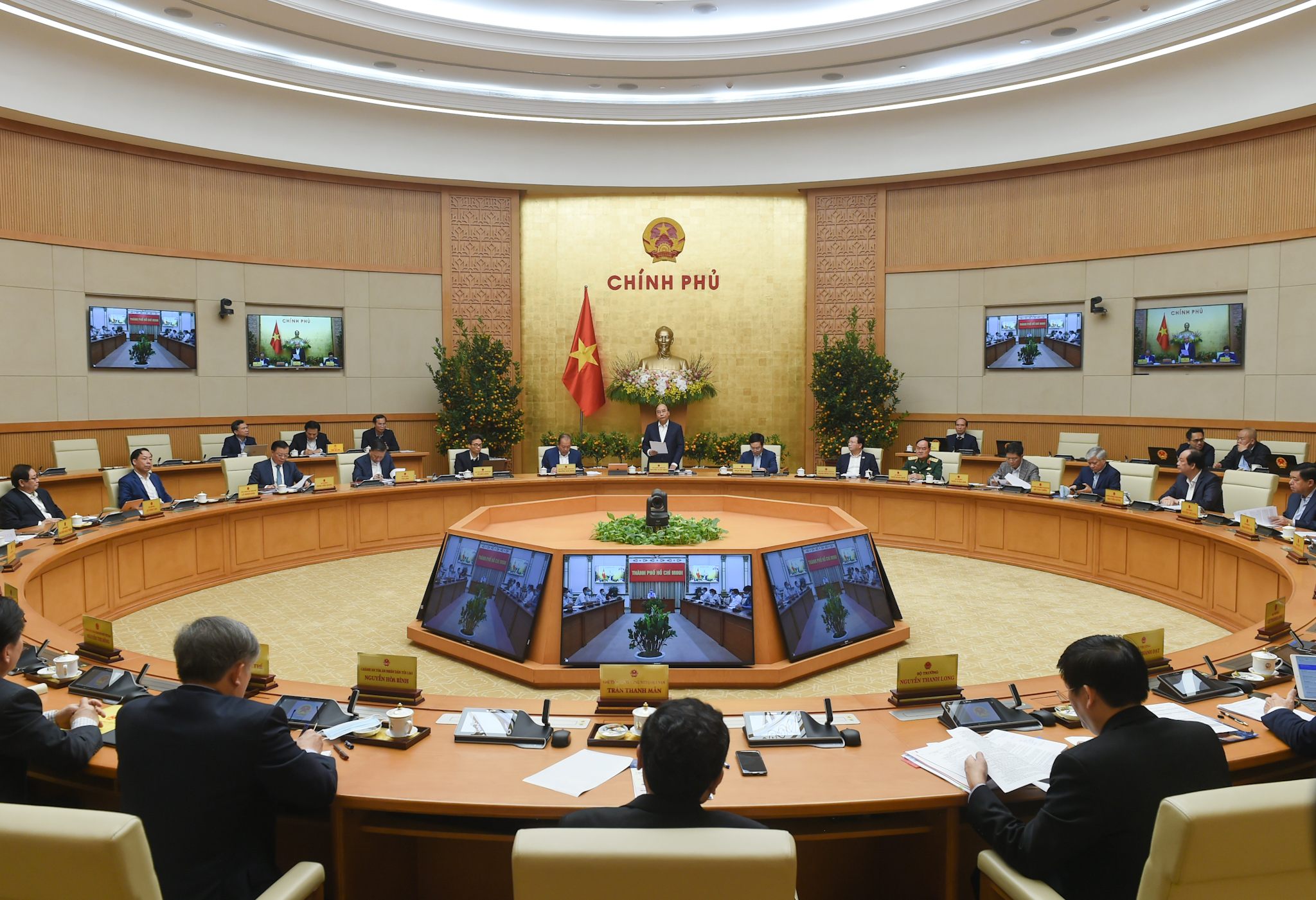 Thủ tướng Nguyễn Xuân Phúc phát biểu tại phiên họp Chính phủ thường kỳ tháng 1/2021. 