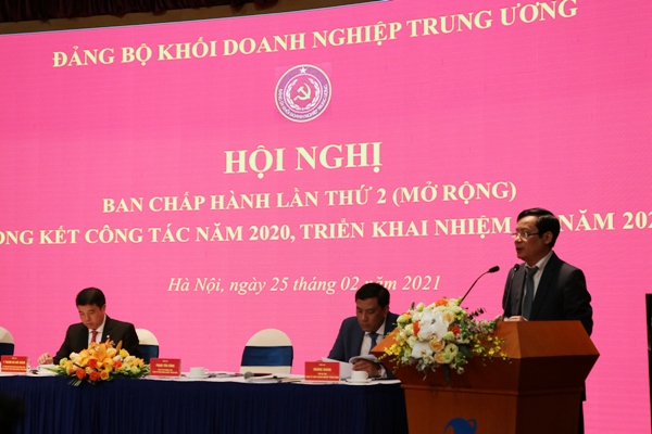 Đồng chí Phạm Tấn Công - Phó Bí thư thường trực Đảng ủy Khối Doanh nghiệp Trung ương phát biểu tại Hội nghị.