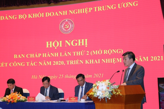 Đồng chí Nguyễn Đức Phong, Phó Bí thư Đảng ủy Khối Doanh nghiệp Trung ương dự và phát biểu tại Hội nghị.