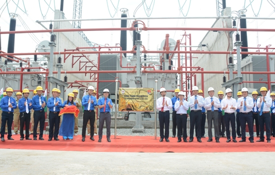 Lễ gắn biển công trình thanh niên cấp Khối Doanh nghiệp Trung ương chào mừng Đại hội Đảng bộ EVN lần thứ III, nhiệm kỳ 2020-2025 cho công trình “Giám sát, nghiệm thu và biên soạn quy trình vận hành dự án Lắp máy biến áp (MBA) 500 kV AT2 mở rộng tại trạm biến áp (TBA) 500 kV Mỹ Tho”, tháng 7/2020.