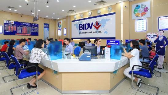 Giao dịch tại BIDV. 