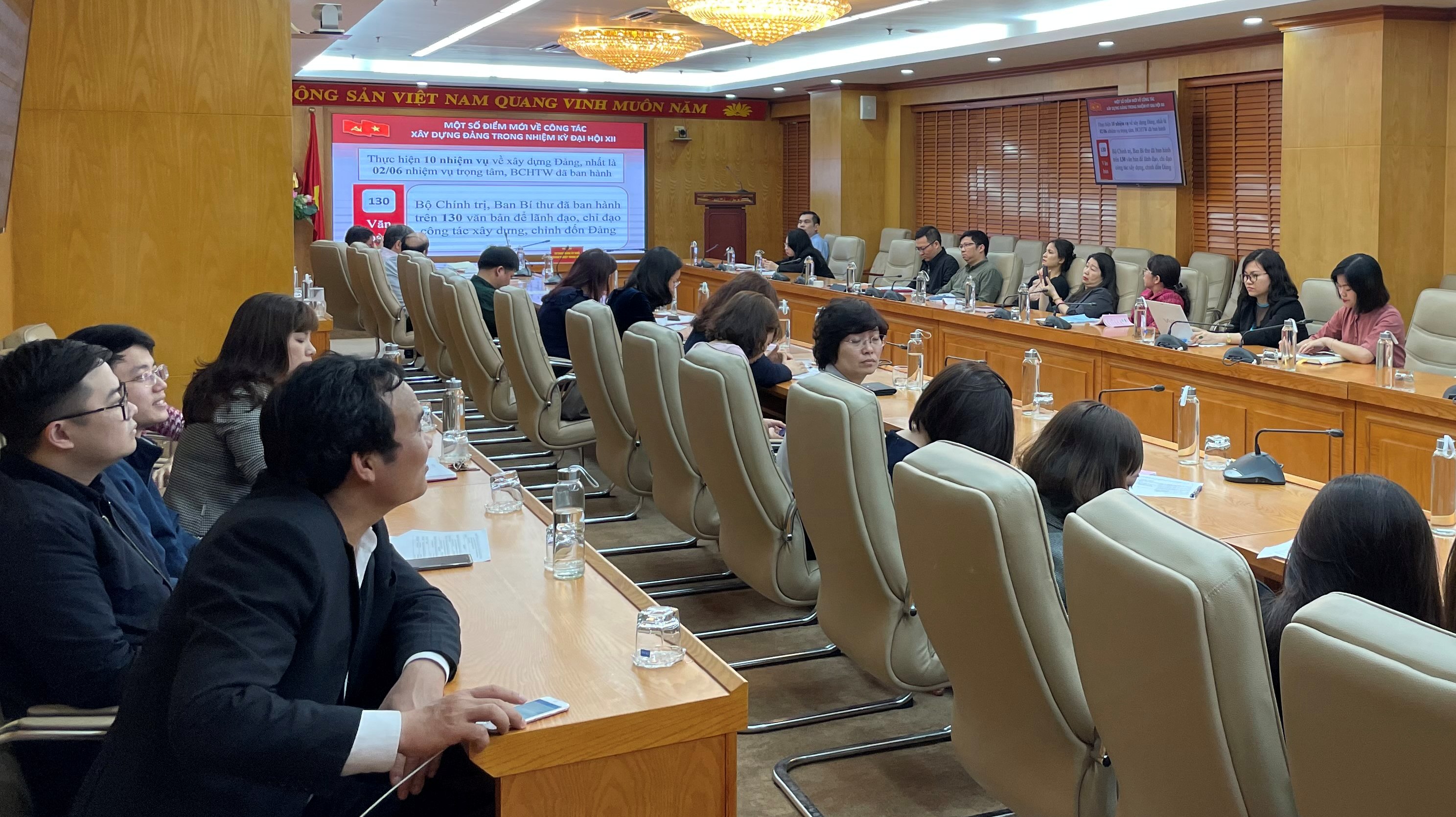 Đại biểu dự Hội nghị tại điểm cầu Cơ quan Đảng ủy Khối.