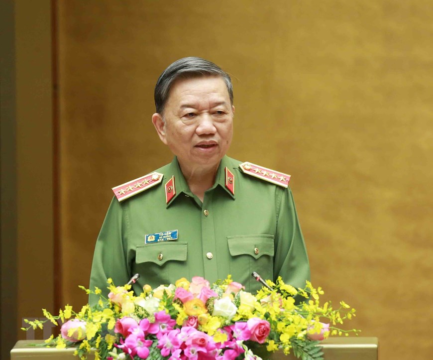 Bộ trưởng Bộ Công an Tô Lâm trình bày chuyên đề: Những nhận thức mới và tư duy mới về an ninh quốc gia.