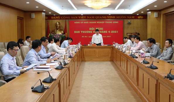 Đồng chí Y Thanh Hà Niê Kđăm - Ủy viên Trung ương Đảng, Bí thư Đảng ủy Khối Doanh nghiệp Trung ương chủ trì Hội nghị.