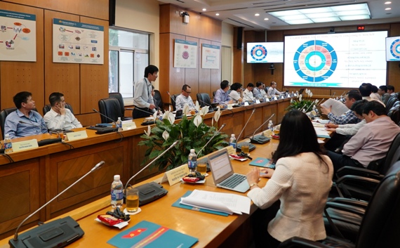 Quang cảnh buổi làm việc.