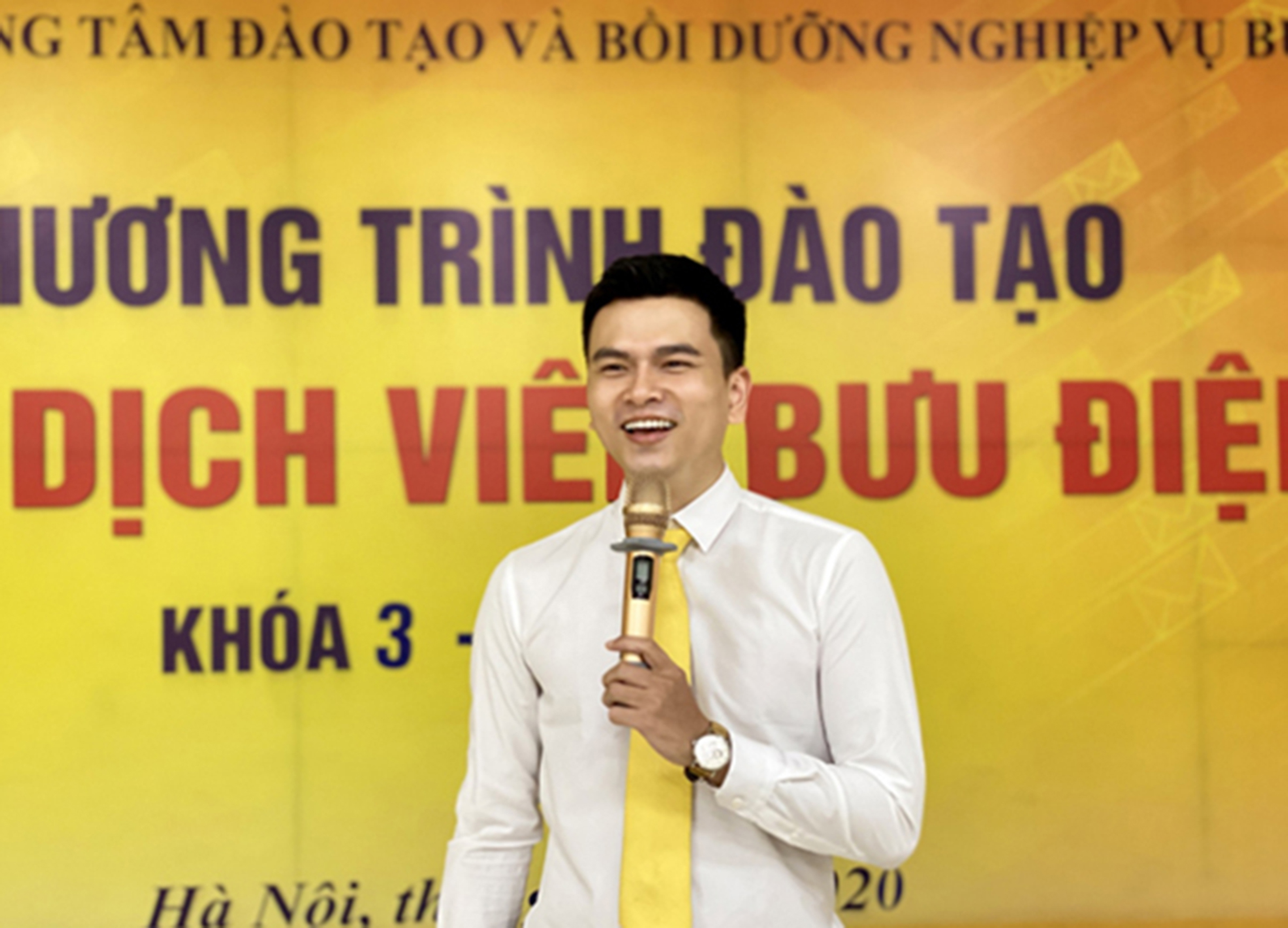 Giảng viên Trần Tuấn Anh tại lớp Bưu tá tỉnh Bình Dương, tháng 10/2020.