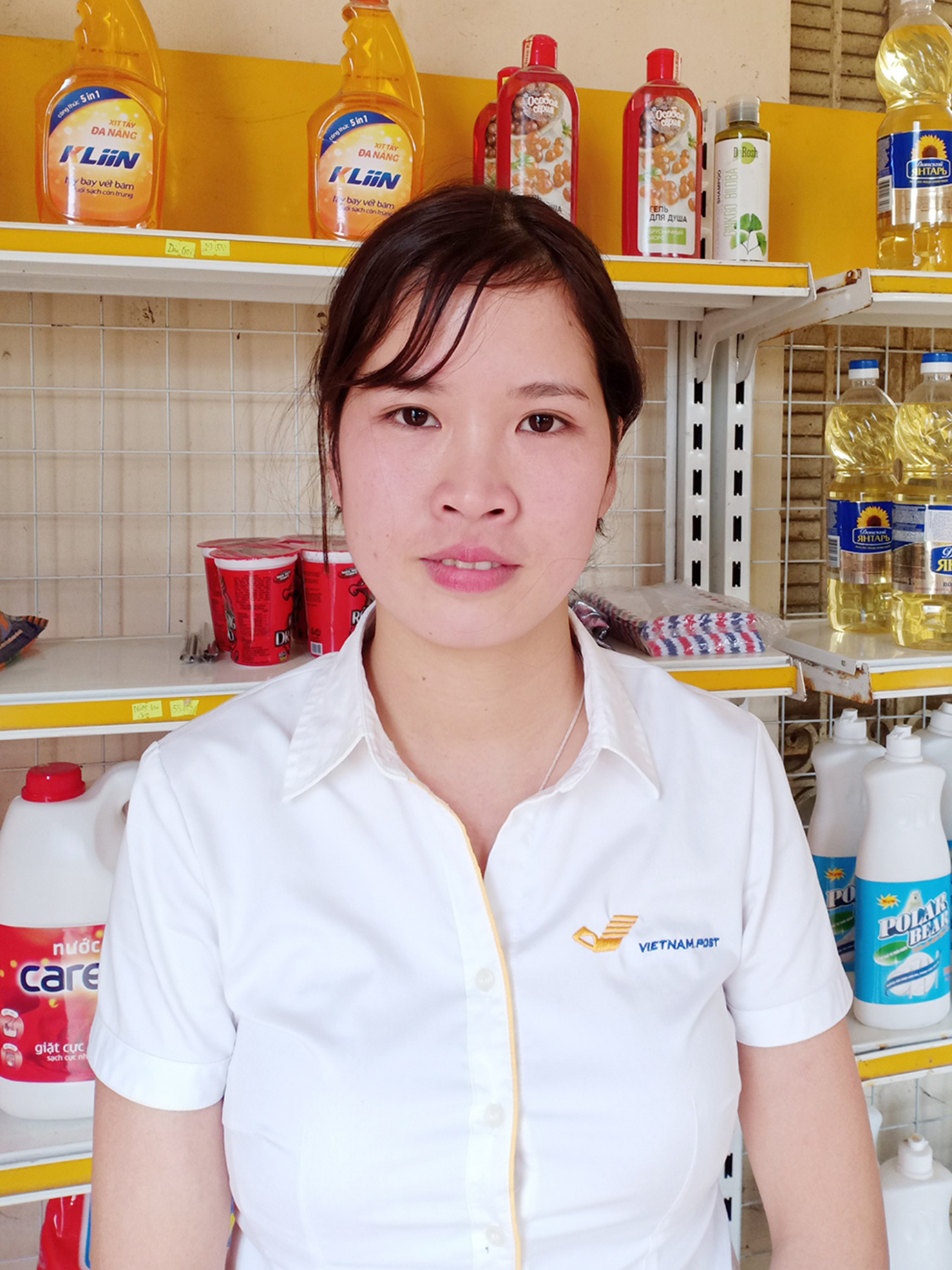 Cô nhân viên BĐ-VHX giỏi Nông Thị Thắm.