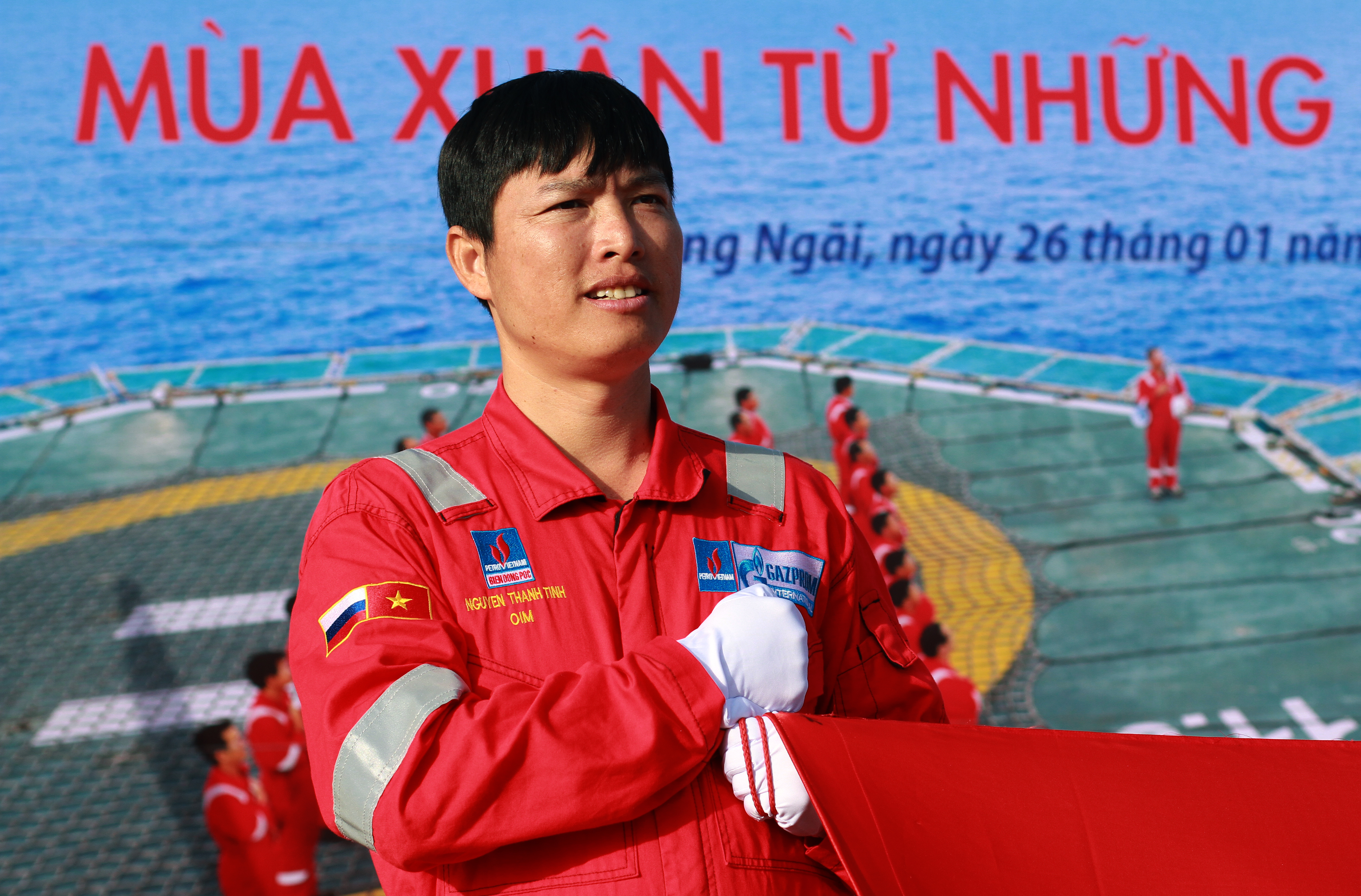 Đảng viên Nguyễn Thanh Tĩnh trong Hành trình “Mùa xuân từ những giếng dầu”. Đây là hành trình rước lá cờ từ giàn khai thác Hải Thạch về Vũng Tàu, qua TP Hồ Chí Minh đến cực Nam - đất Mũi Cà Mau, dừng chân ở 13 địa điểm gồm các công trình dầu khí tiêu biểu và địa danh lịch sử, kết thúc ở vùng đất thiêng liêng Vị Xuyên thuộc tỉnh Hà Giang – cực Bắc của Tổ quốc.