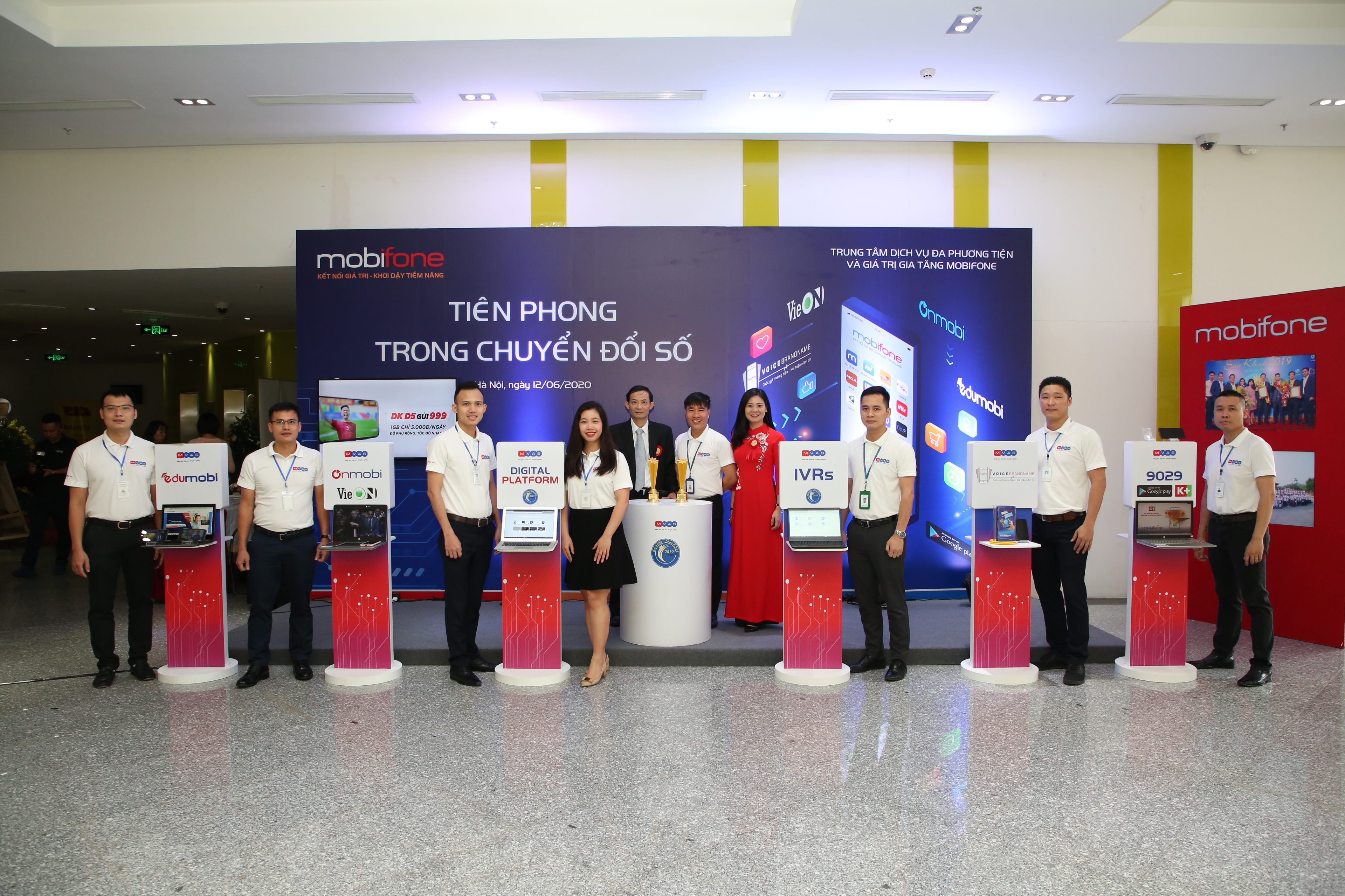 : Gian hàng giới thiệu các dịch vụ mới của Trung tâm tại Đại hội Đảng bộ Trung tâm Dịch vụ Đa phương tiện và Giá trị gia tăng MobiFone (tiền thân của Đảng bộ Trung tâm Dịch vụ số MobiFone) nhiệm kỳ 2020 - 2025.