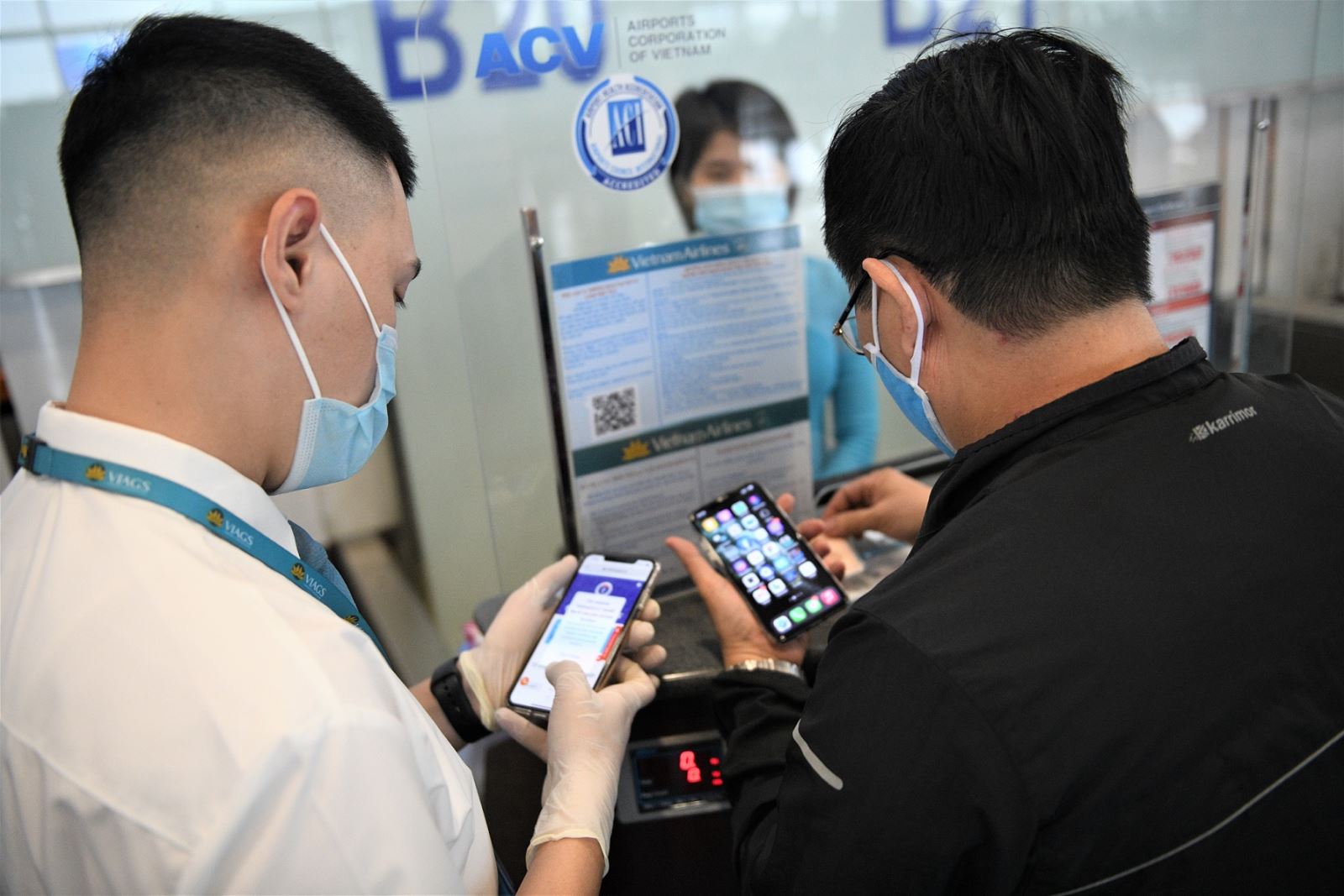 Hàng không nâng cấp độ phòng dịch lên mức 2/4 hỗ trợ hành khách.