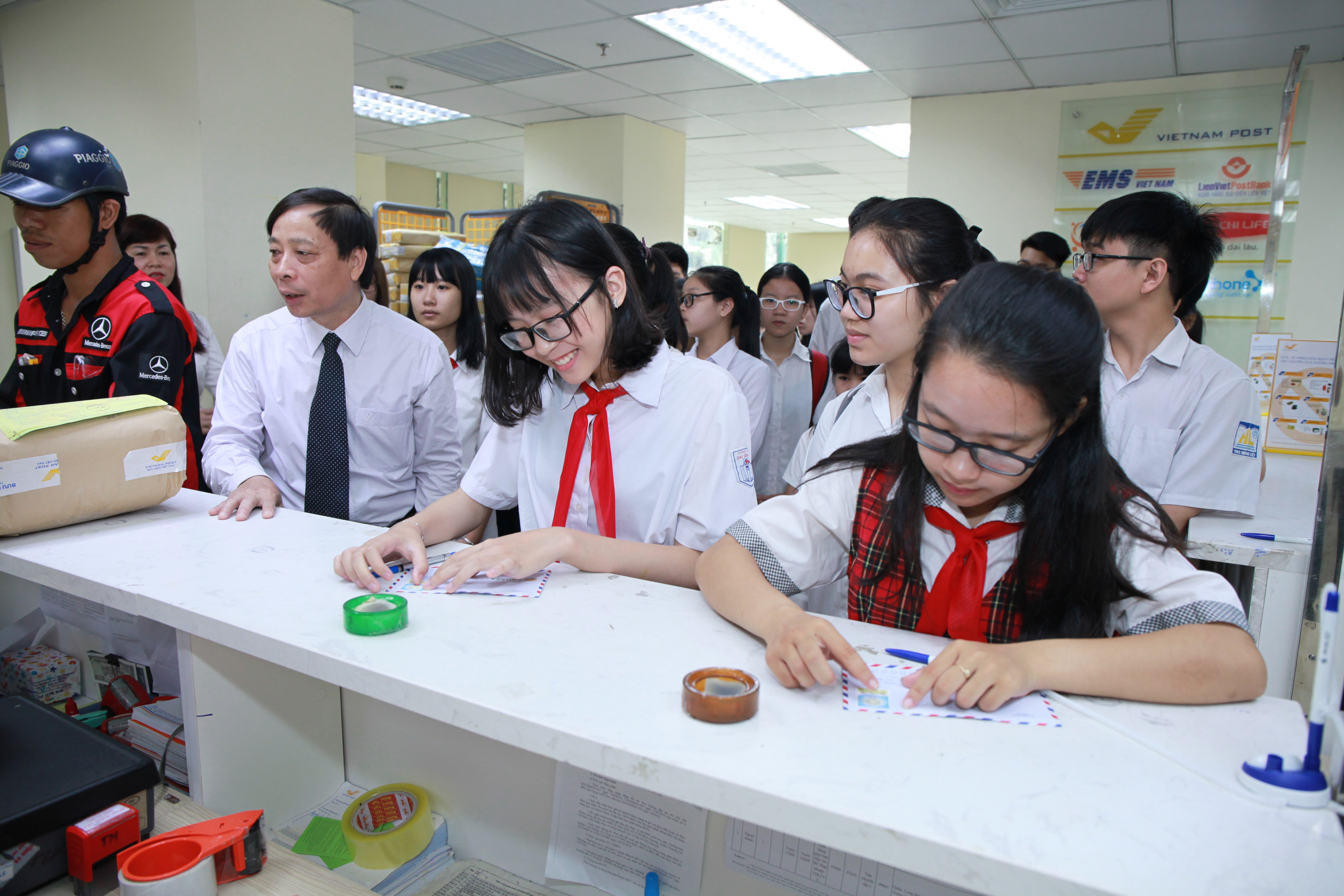 Cuộc thi thu hút đông đảo các em học sinh tham gia.