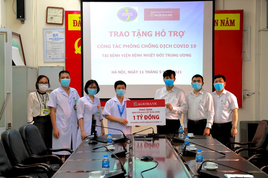Hoạt động trao tặng được diễn ra tại cơ sở 1 của BV (Số 78 đường Giải Phóng, Hà Nội), nhằm bảo đảm an toàn phòng chống dịch theo quy định.