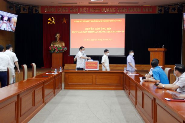 cán bộ, công chức, đoàn viên Công đoàn Cơ quan Đảng ủy Khối đã ủng hộ Quỹ vaccine phòng Covid-19 .