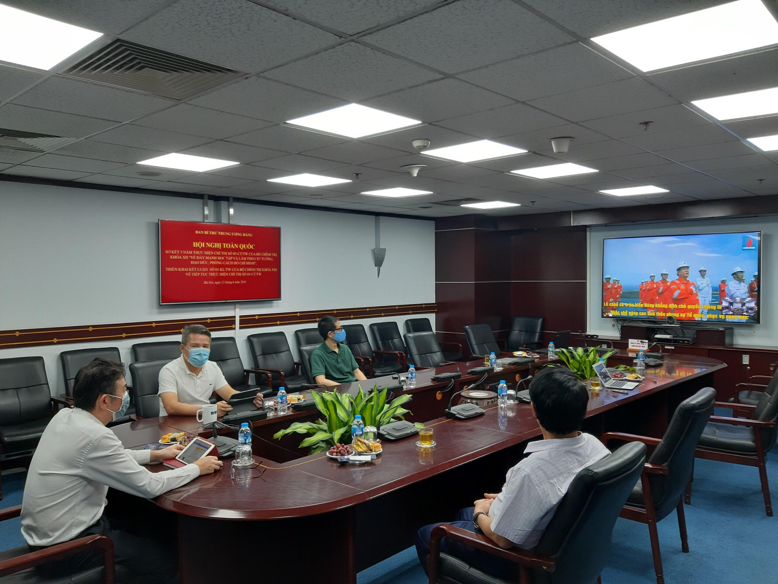 Các đại biểu tham dự Hội nghị tại điểm cầu Đảng ủy Tổng công ty Hàng hải Việt Nam.